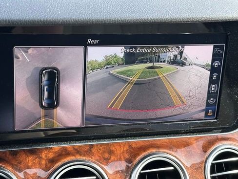 Used 2019 Mercedes-Benz E 300 4MATIC image 19