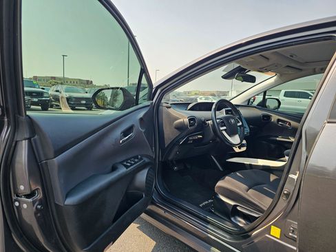 Used 2016 Toyota Prius Three w/ Advanced Technology Package FWD image 18