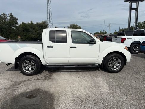 Used 2021 Nissan Frontier SV RWD image 8