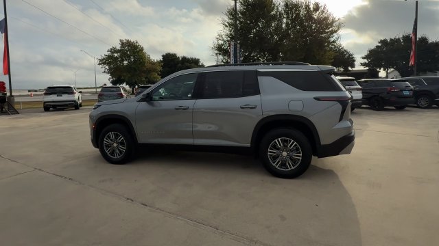 Used 2026 Chevrolet Traverse LT w/ Driver Confidence Package FWD image 6