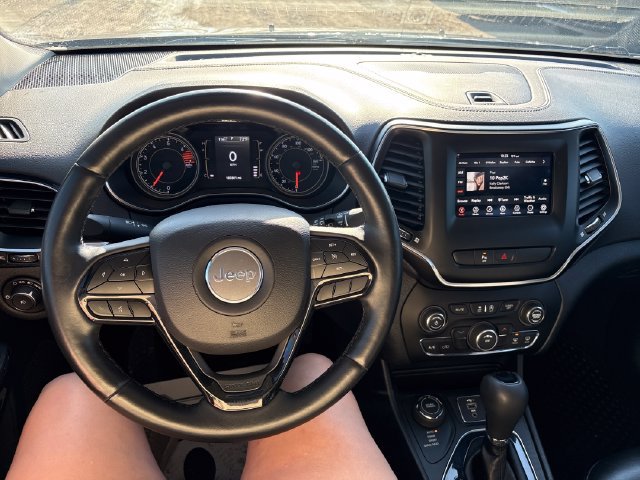 Used 2019 Jeep Cherokee Latitude Plus AWD/4WD image 10