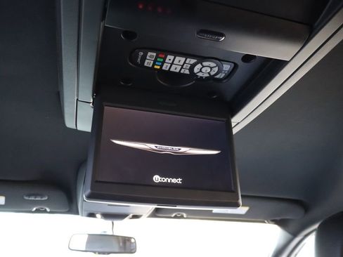 Used 2015 Chrysler Town & Country S w/ Driver Convenience Group FWD image 23