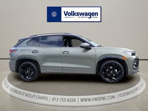 New 2026 Volkswagen Tiguan SE R-Line FWD image 8