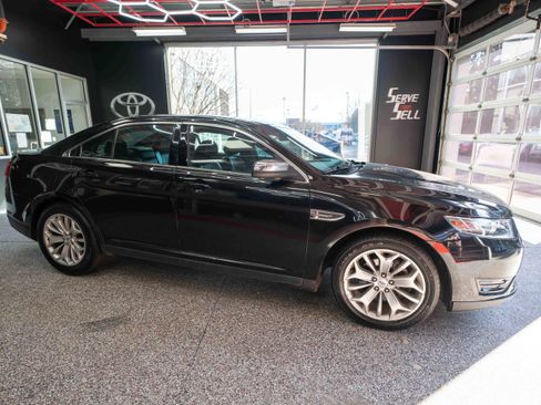 Used 2019 Ford Taurus Limited image 5