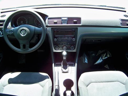 Used 2013 Volkswagen Passat 2.5 S FWD image 31