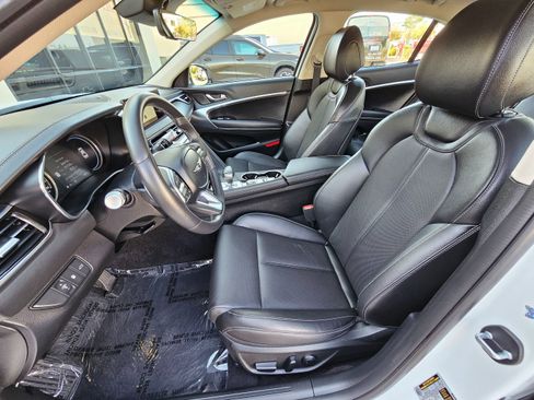 Used 2025 Genesis G70 2.5T image 17