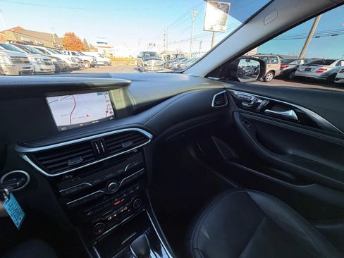 Used 2018 INFINITI QX30 Premium w/ Navigation Package AWD/4WD image 21