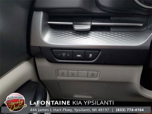 Certified 2023 Kia Carnival LX image 15