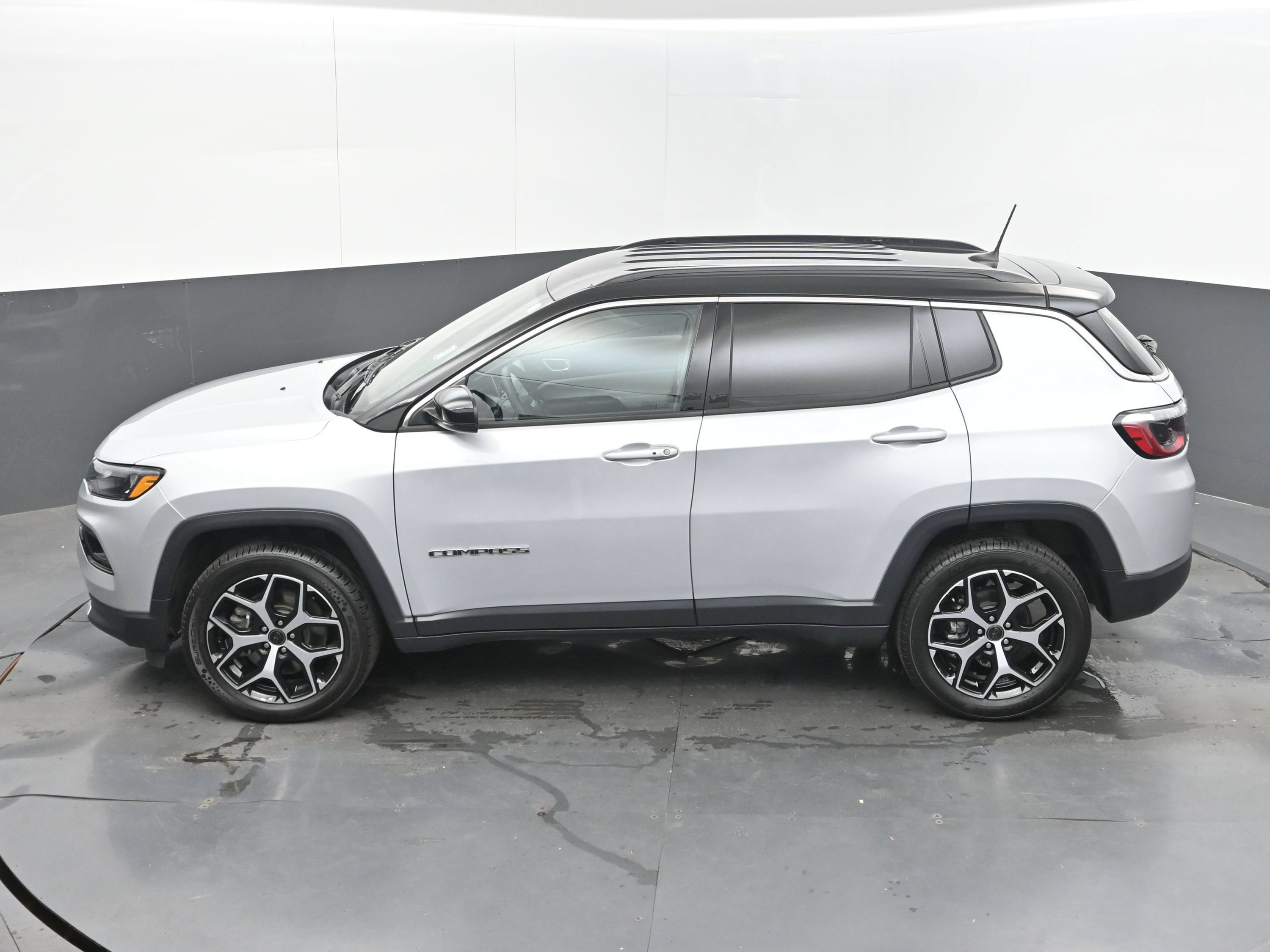 Used 2025 Jeep Compass Limited AWD/4WD image 35