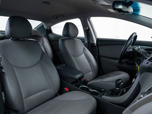 Used 2015 Hyundai Elantra Limited image 25
