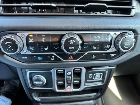 Used 2025 Jeep Wrangler Sahara 4xe image 22