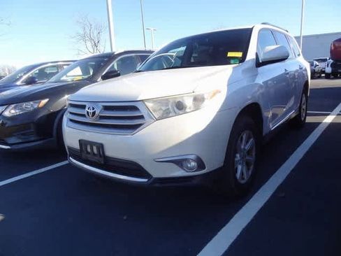 Used 2013 Toyota Highlander SE image 1