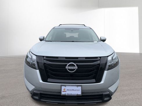 New 2025 Nissan Pathfinder SV w/ Black Appearance Package image 24