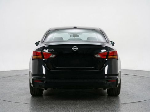 Used 2025 Nissan Altima 2.5 SV FWD image 7