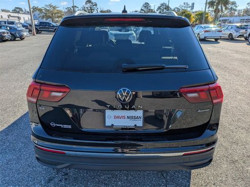 Used 2024 Volkswagen Tiguan SE image 5