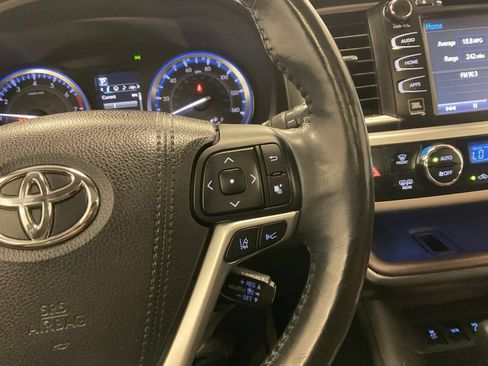 Used 2018 Toyota Highlander Limited AWD/4WD image 19