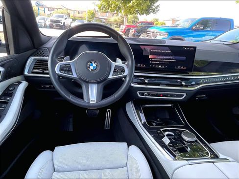 Used 2025 BMW X5 xDrive40i w/ M Sport Package AWD/4WD image 7