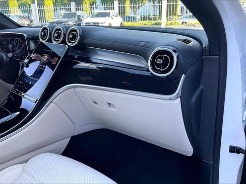 Used 2025 Mercedes-Benz GLC 300 image 18