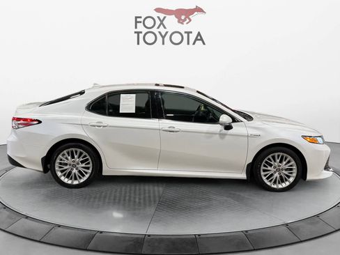Used 2020 Toyota Camry XLE w/ Sunroof Package image 7