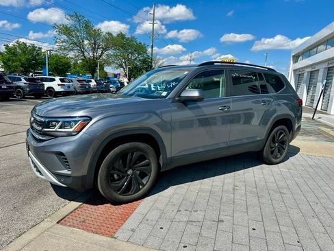 Used 2023 Volkswagen Atlas SE w/ Panoramic Sunroof Package AWD/4WD image 3