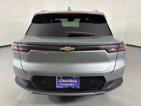 Used 2025 Chevrolet Equinox EV LT w/ Convenience Package image 8