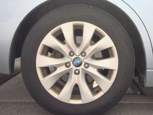 Used 2017 Subaru Legacy 2.5i Premium AWD/4WD image 6