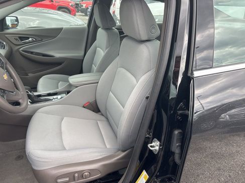 Used 2025 Chevrolet Malibu LT image 9