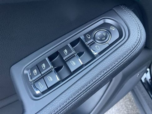 Certified 2025 Porsche Macan image 21