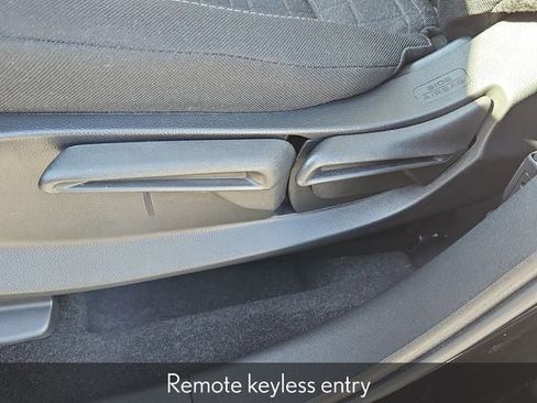 Certified 2025 Honda HR-V LX image 19