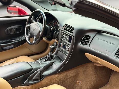 Used 2000 Chevrolet Corvette Convertible w/ Performance Handling Pkg image 23