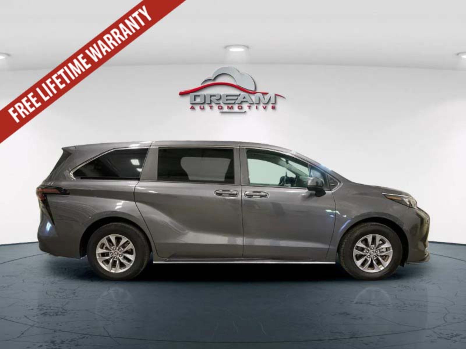 Used 2025 Toyota Sienna LE FWD image 23
