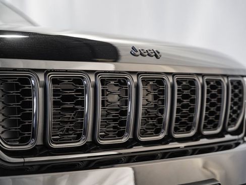 New 2025 Jeep Grand Cherokee image 11