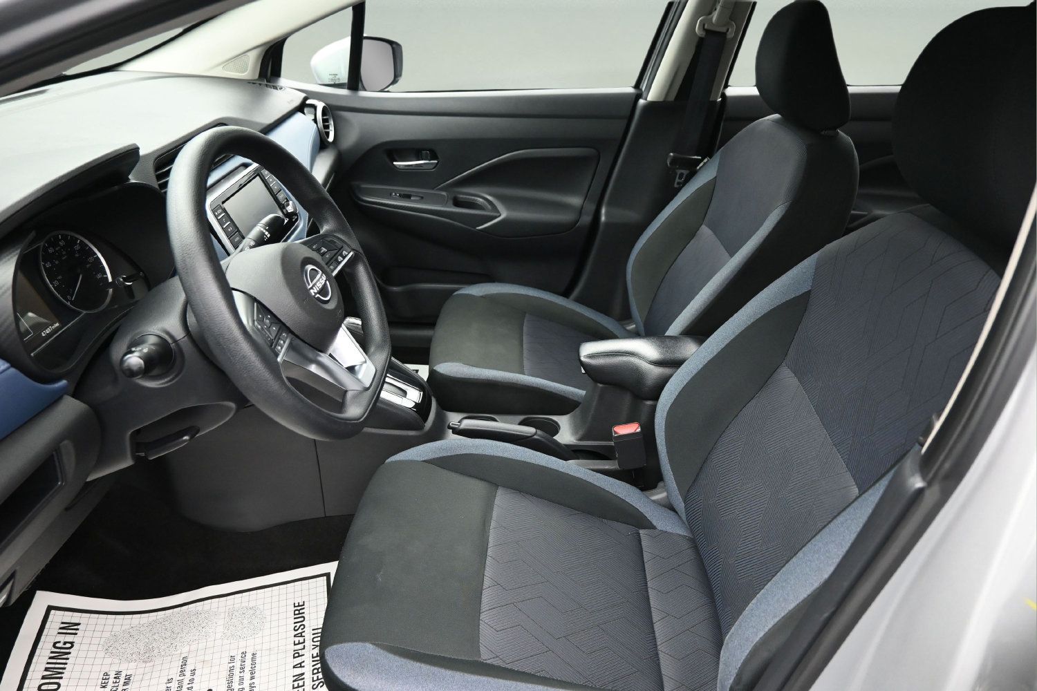 Used 2025 Nissan Versa SV FWD image 11