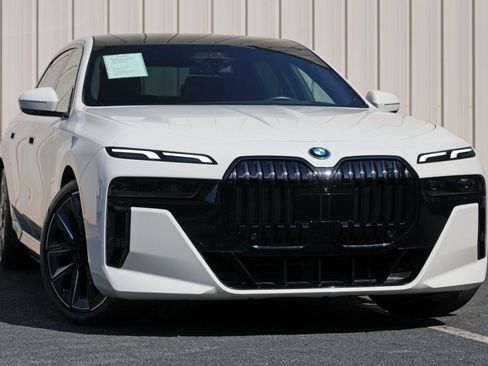 Used 2024 BMW i7 xDrive60 AWD/4WD image 4