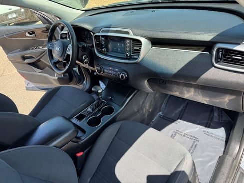 Used 2020 Kia Sorento AWD V6 image 28