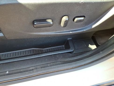 Used 2017 Ford Escape SE image 13