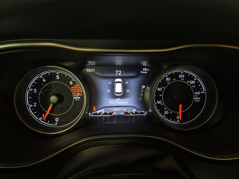 Used 2019 Jeep Cherokee Limited image 16