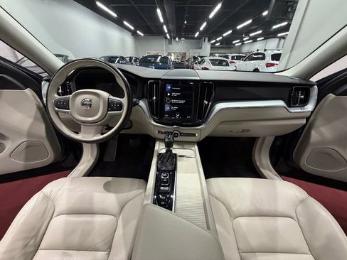Used 2018 Volvo XC60 T5 Momentum w/ Convenience Package image 35