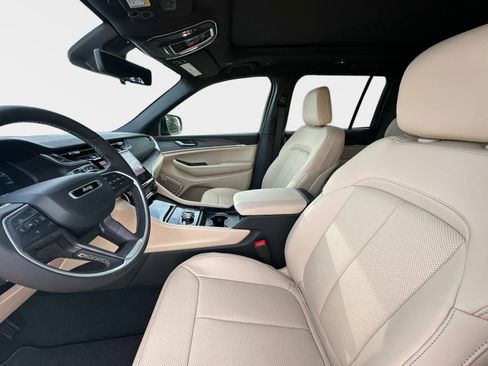 New 2025 Jeep Grand Cherokee Limited w/ Luxury Tech Group II AWD/4WD image 23