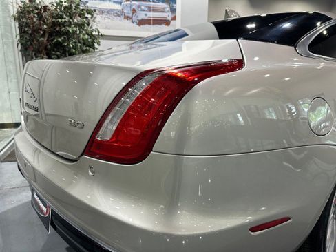 Used 2017 Jaguar XJ L Portfolio RWD image 32