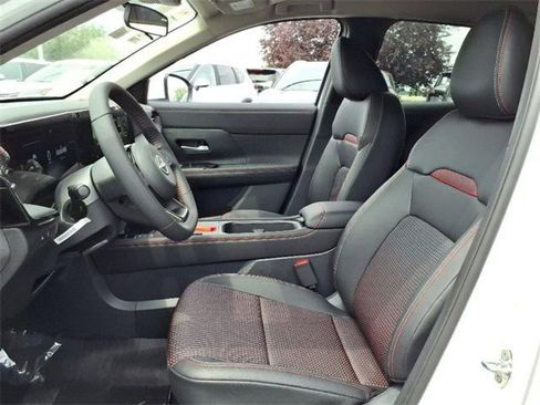 New 2025 Nissan Kicks SR image 10