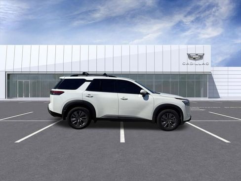 Used 2023 Nissan Pathfinder SV AWD/4WD image 2