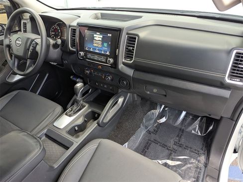 Used 2022 Nissan Frontier SV w/ Technology Package image 18