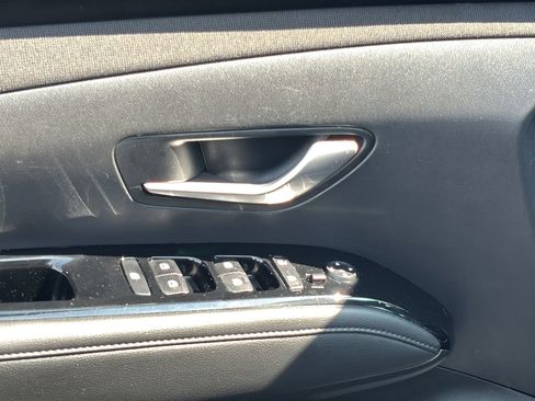 Certified 2023 Hyundai Tucson Limited AWD/4WD image 17