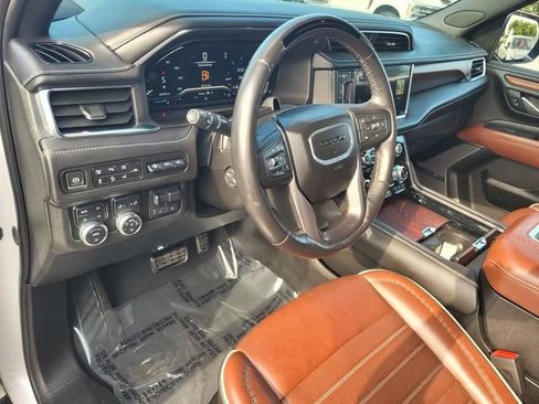 Used 2024 GMC Yukon XL Denali Ultimate AWD/4WD image 12