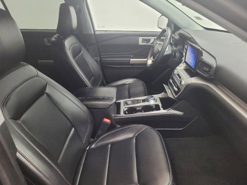 Used 2022 Ford Explorer XLT w/ Equipment Group 202A image 21