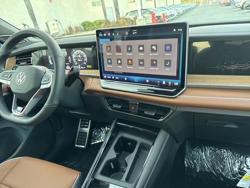 New 2026 Volkswagen Tiguan SEL R-Line image 25