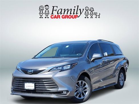 New 2026 Toyota Sienna XLE image 1
