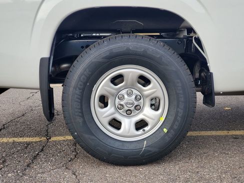 New 2026 Nissan Frontier S image 5