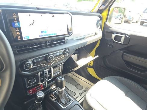 Used 2024 Jeep Wrangler Unlimited AWD/4WD image 24
